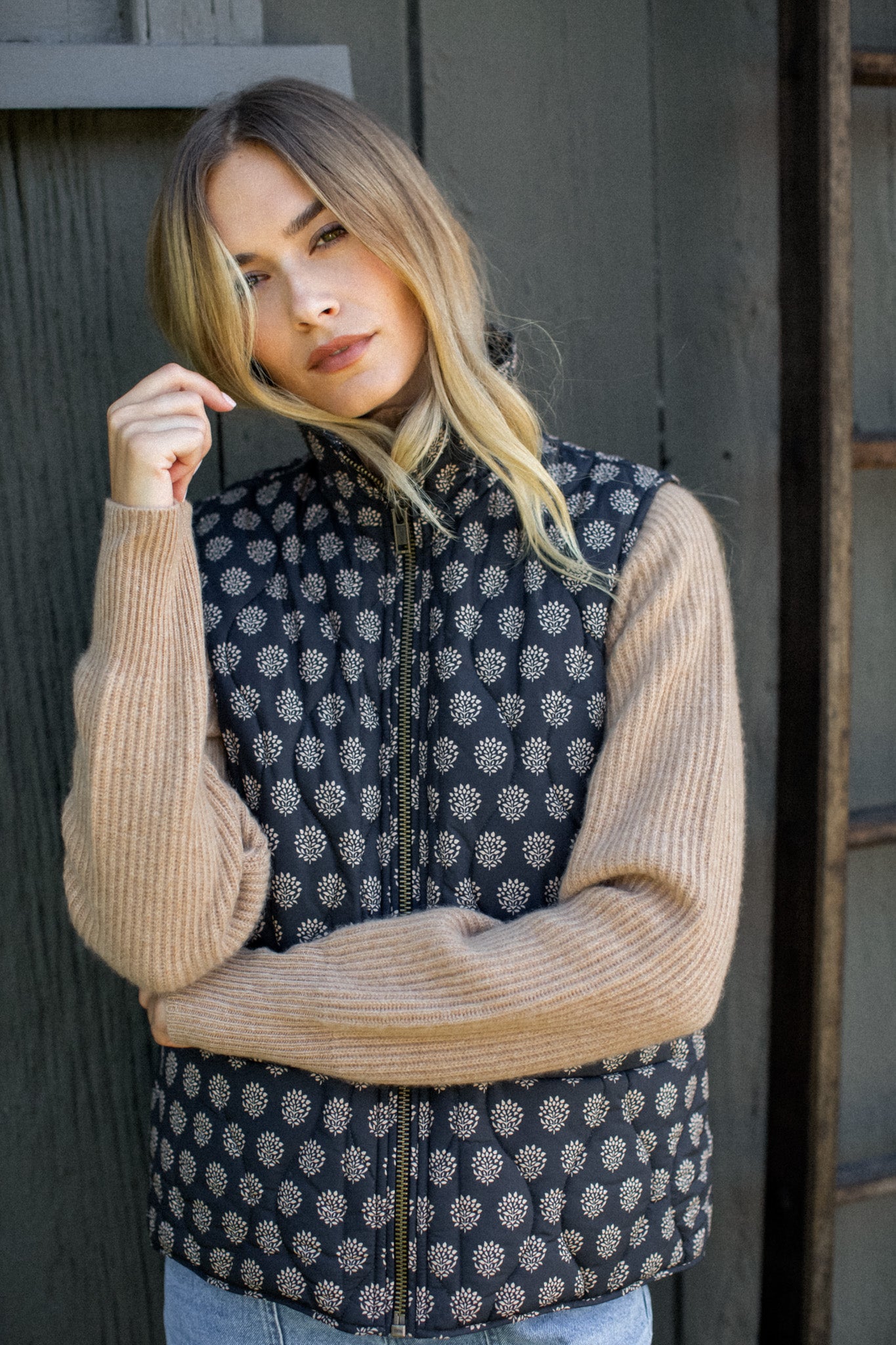 Printed Puffer Vest - Black Mini Meadow