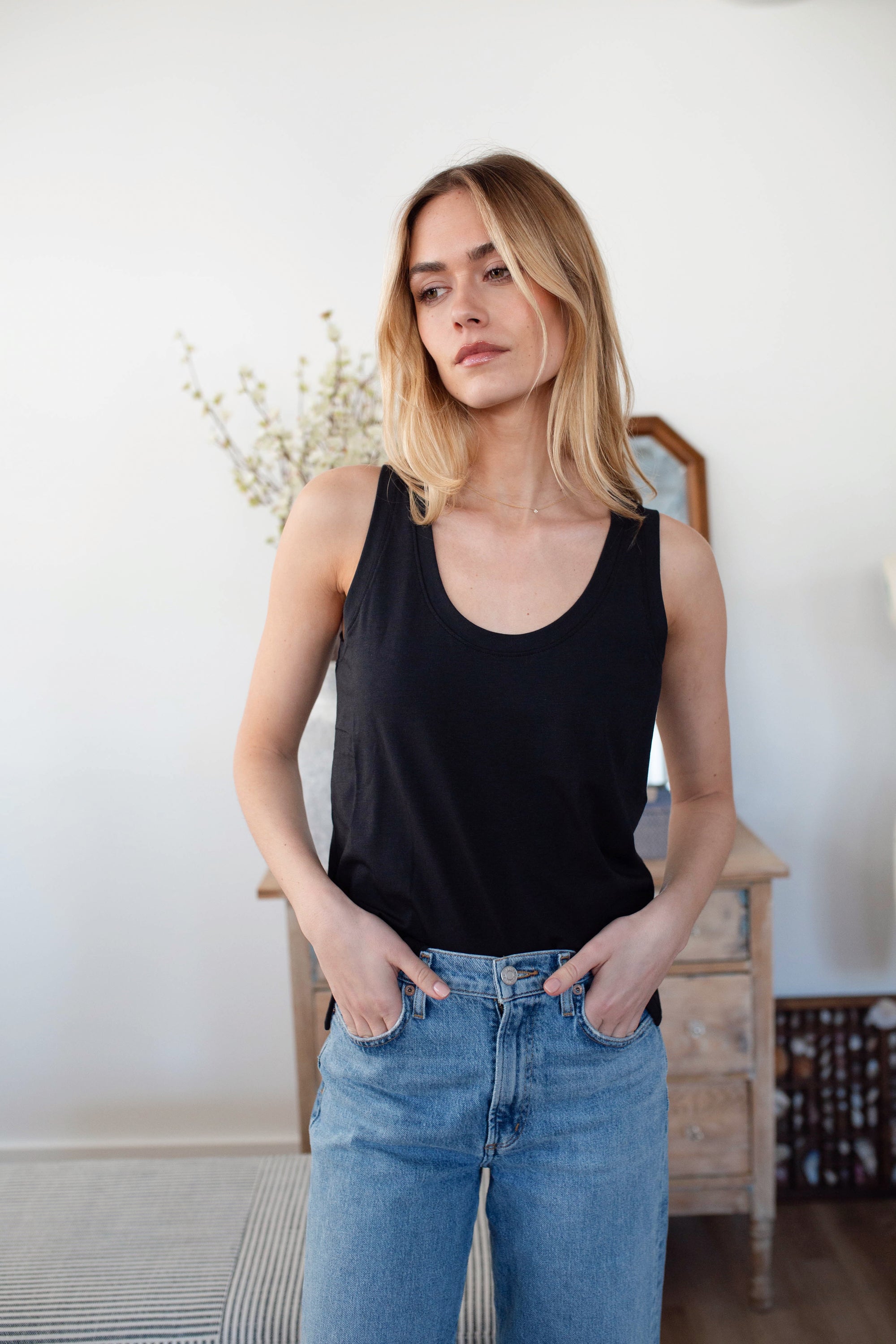 Soft Tee Scoop Tank - Black