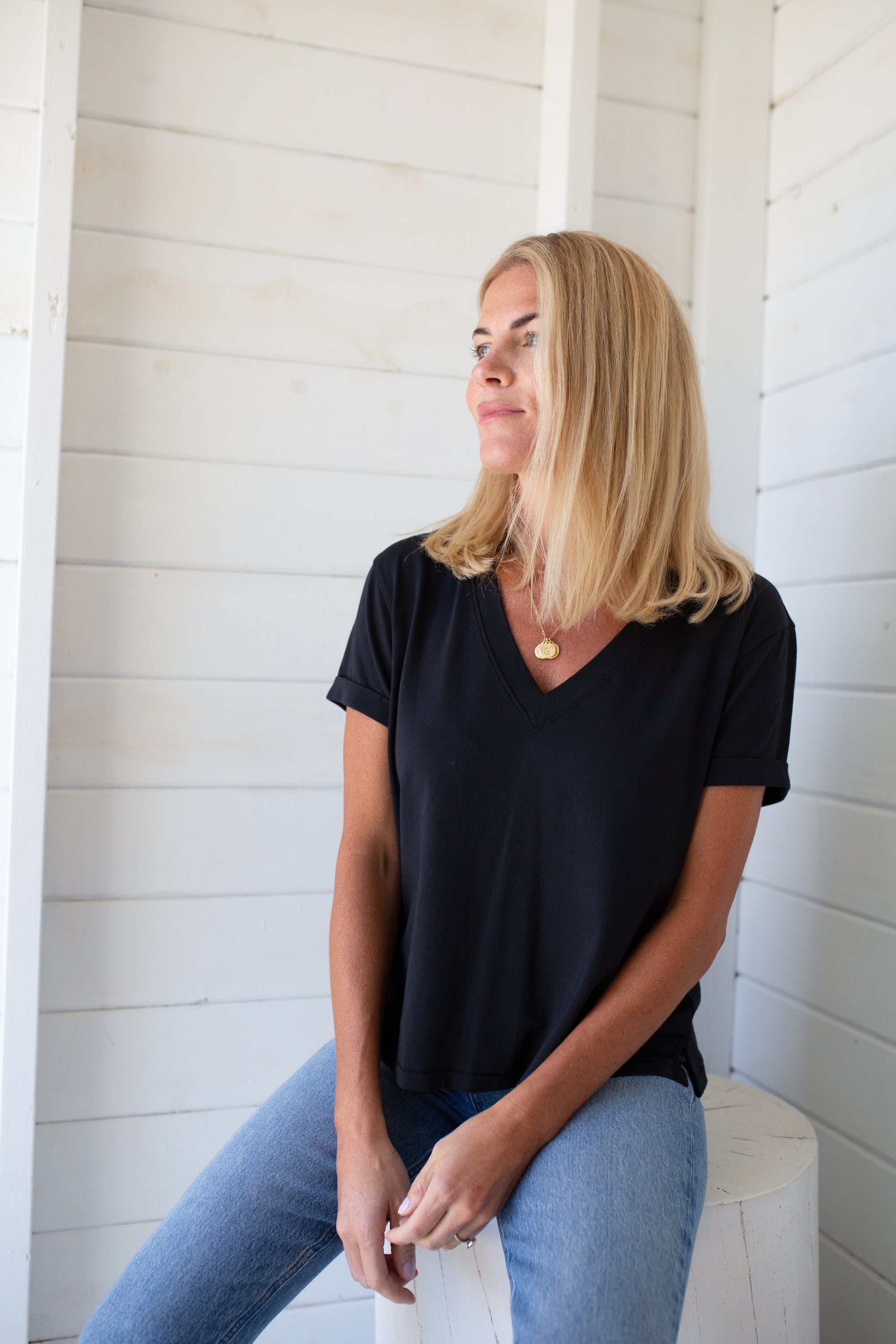 Short Sleeve Roller V Neck Tee - Black