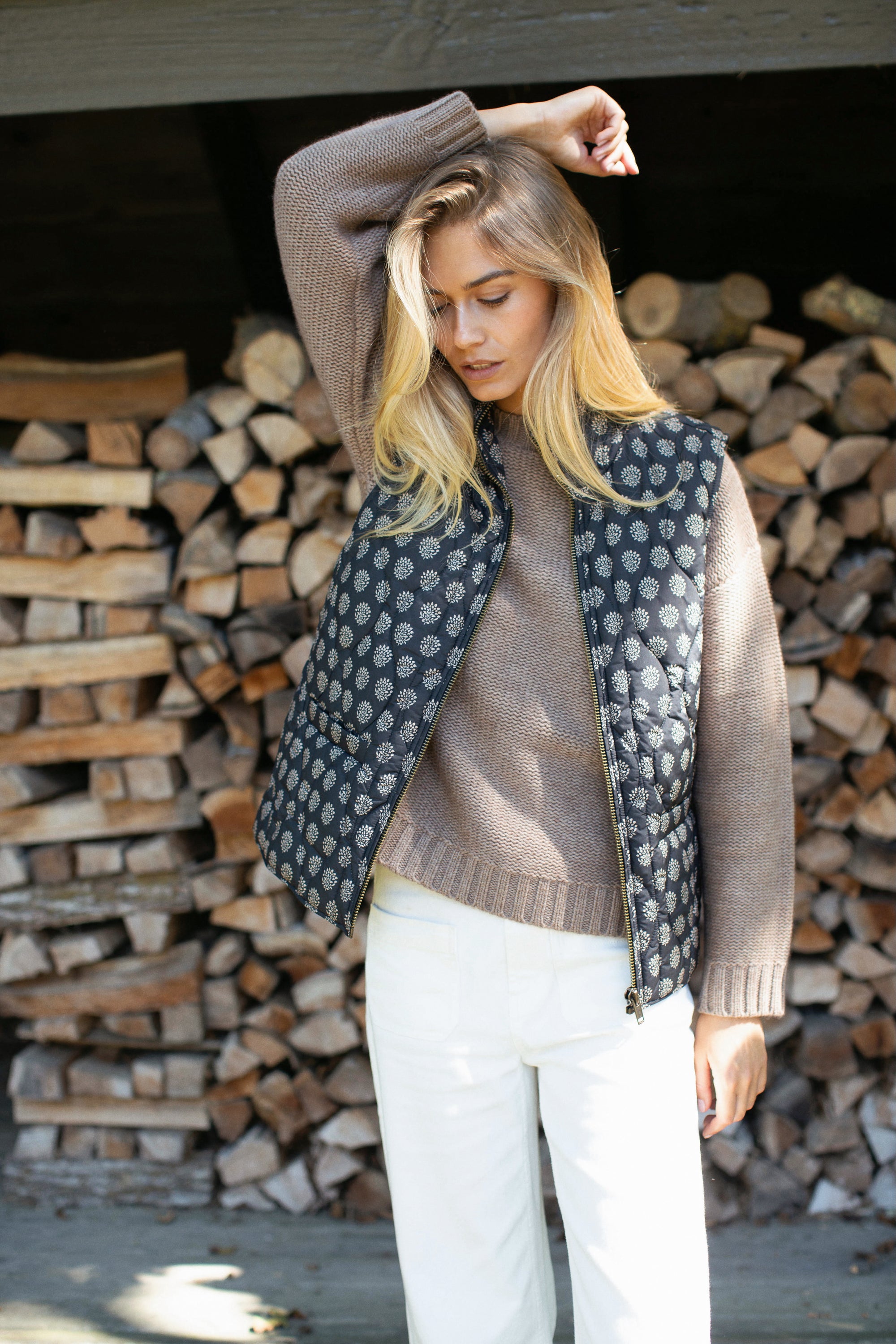 Printed Puffer Vest - Black Mini Meadow