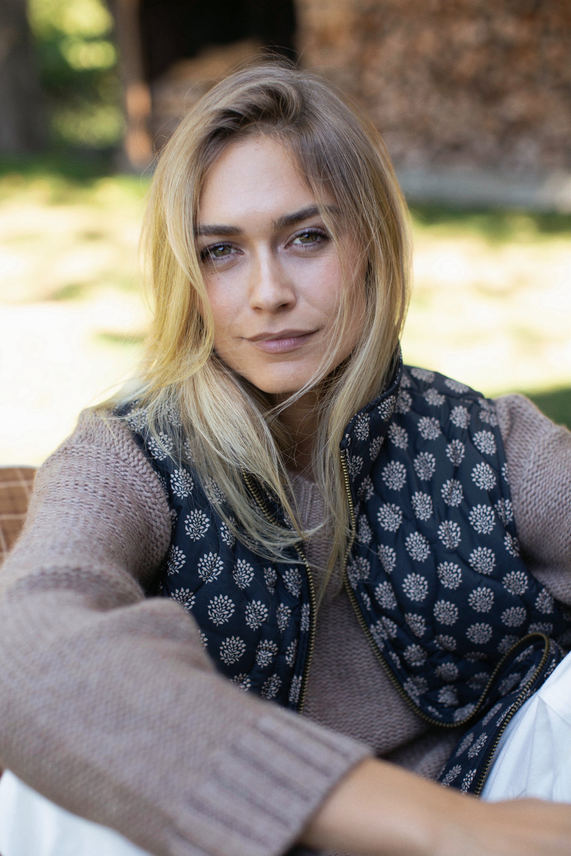 Printed Puffer Vest - Black Mini Meadow