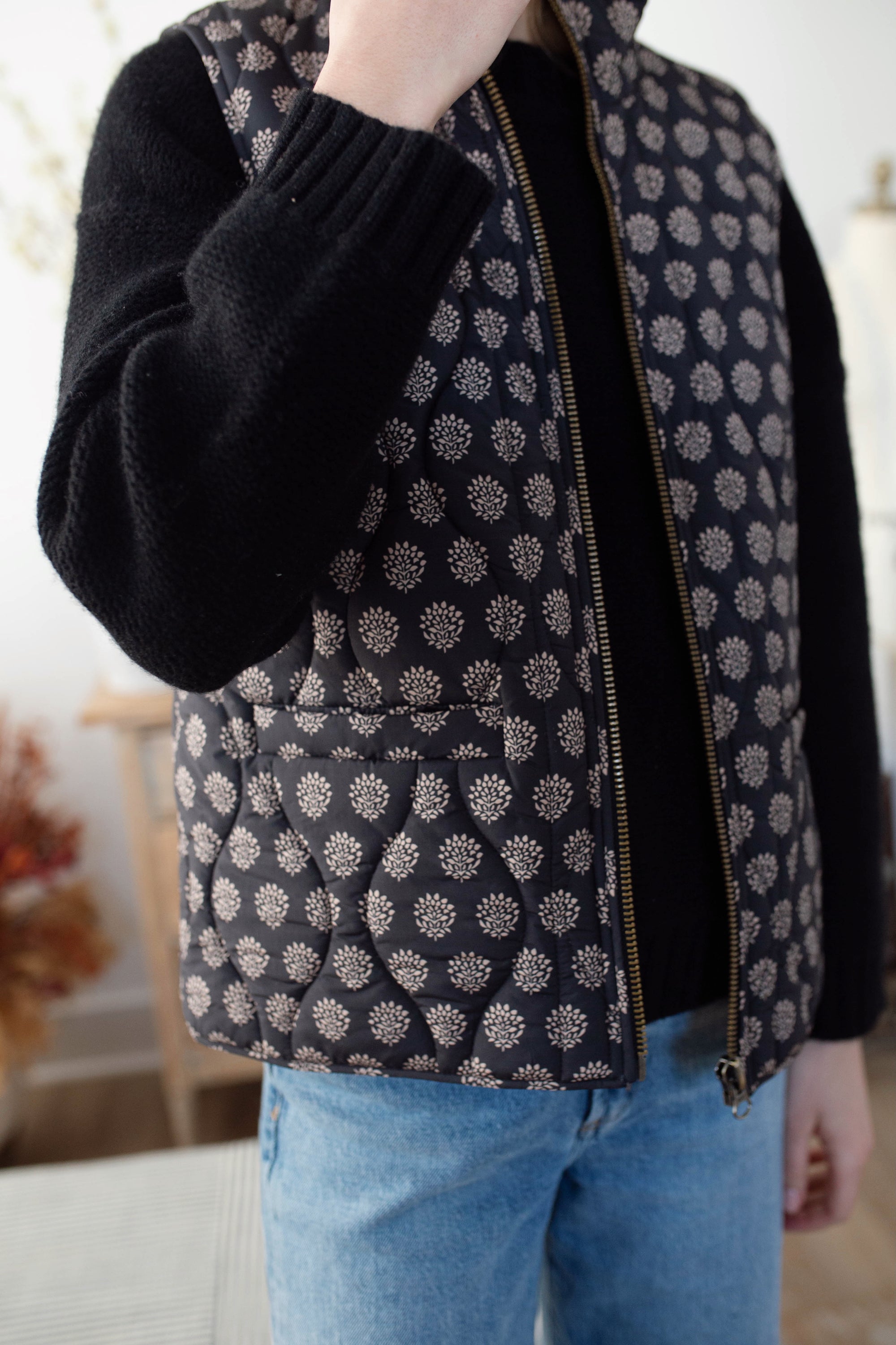 Printed Puffer Vest - Black Mini Meadow