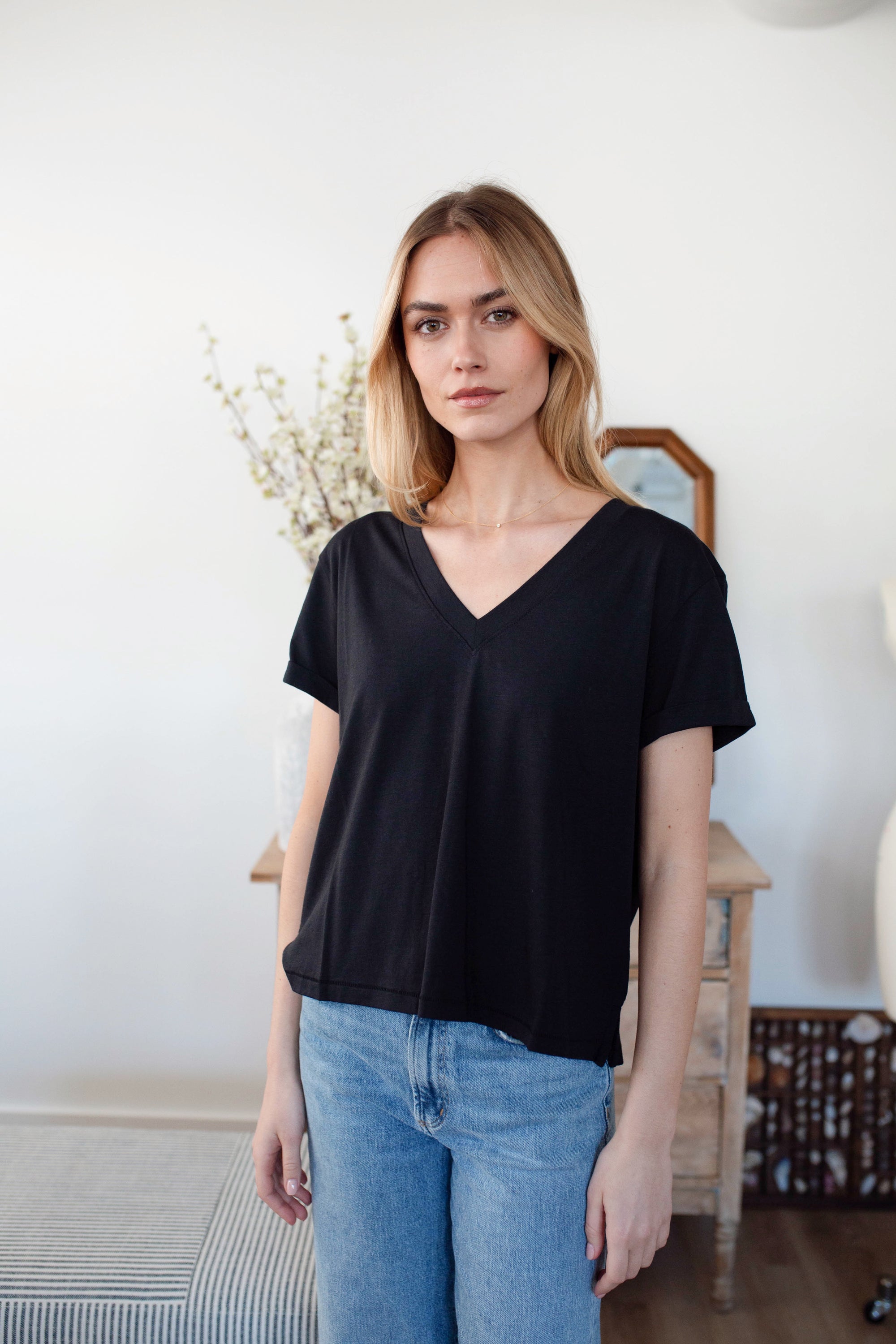 Short Sleeve Roller V Neck Tee - Black