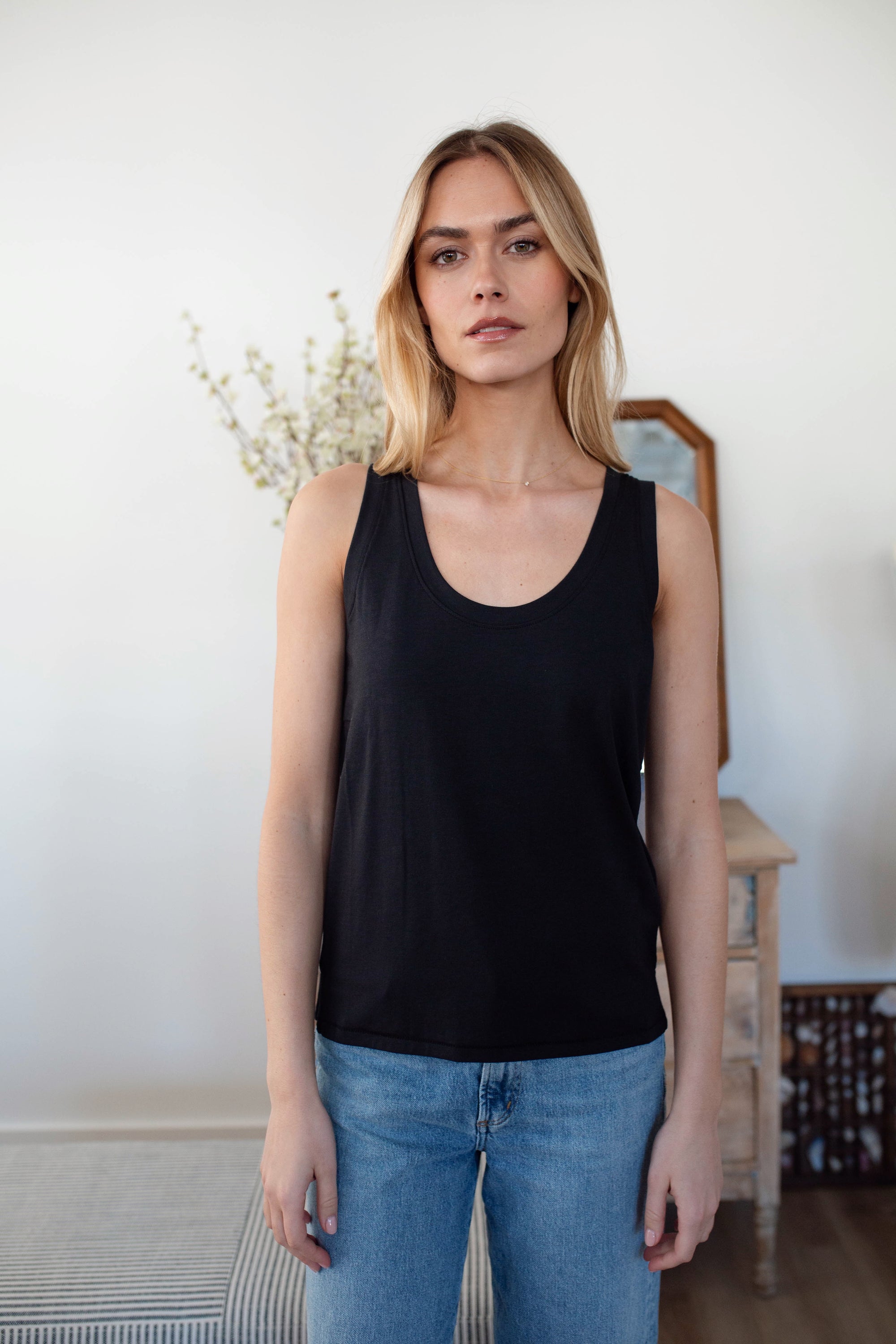 Soft Tee Scoop Tank - Black