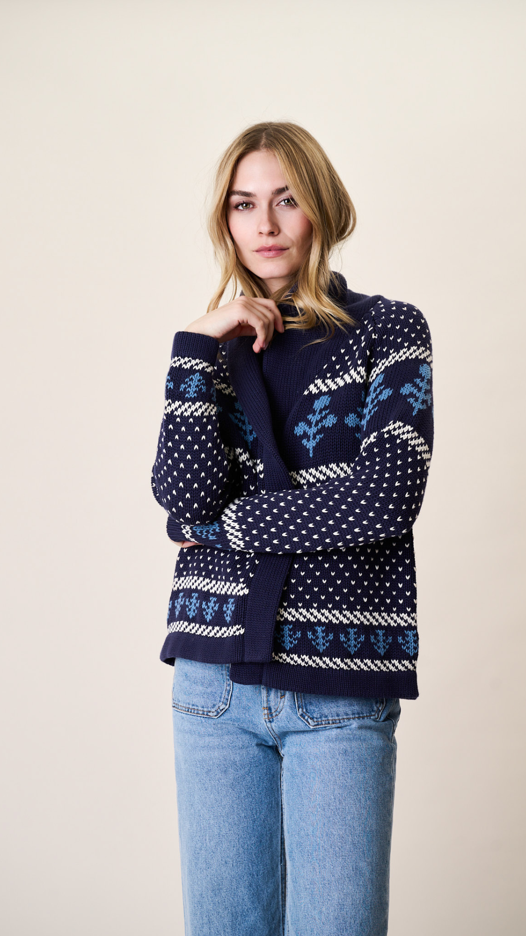 Marea Shawl Cardigan in Intarsia - Navy