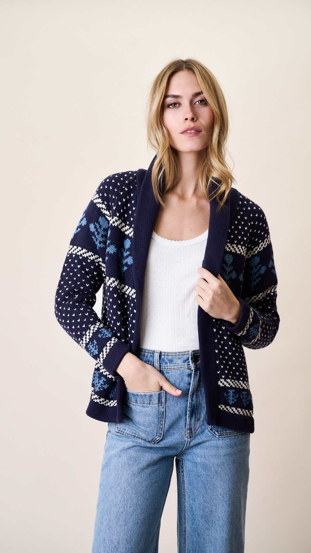 Marea Shawl Cardigan in Intarsia - Navy