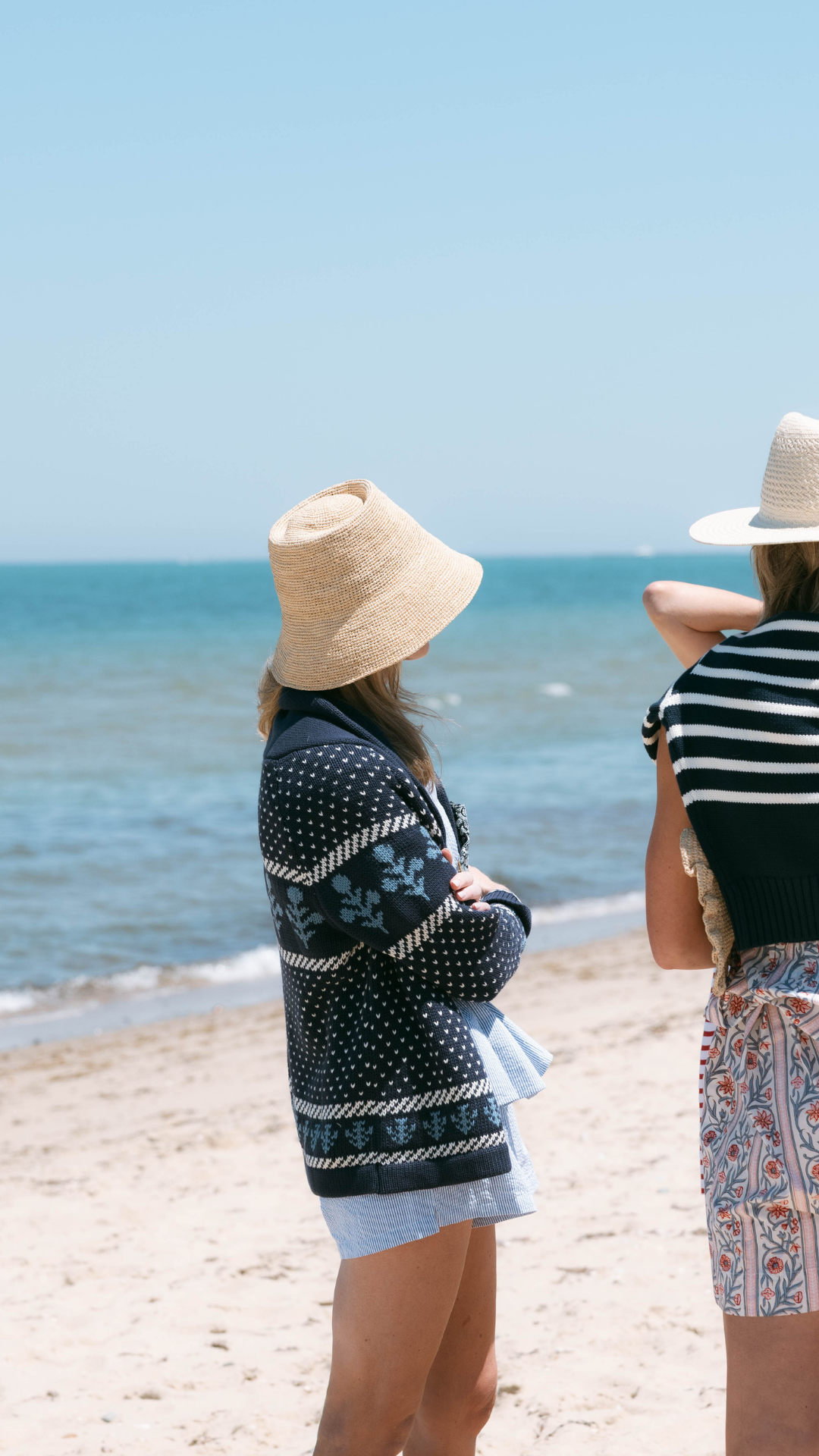 Marea Shawl Cardigan in Intarsia Flower – Navy