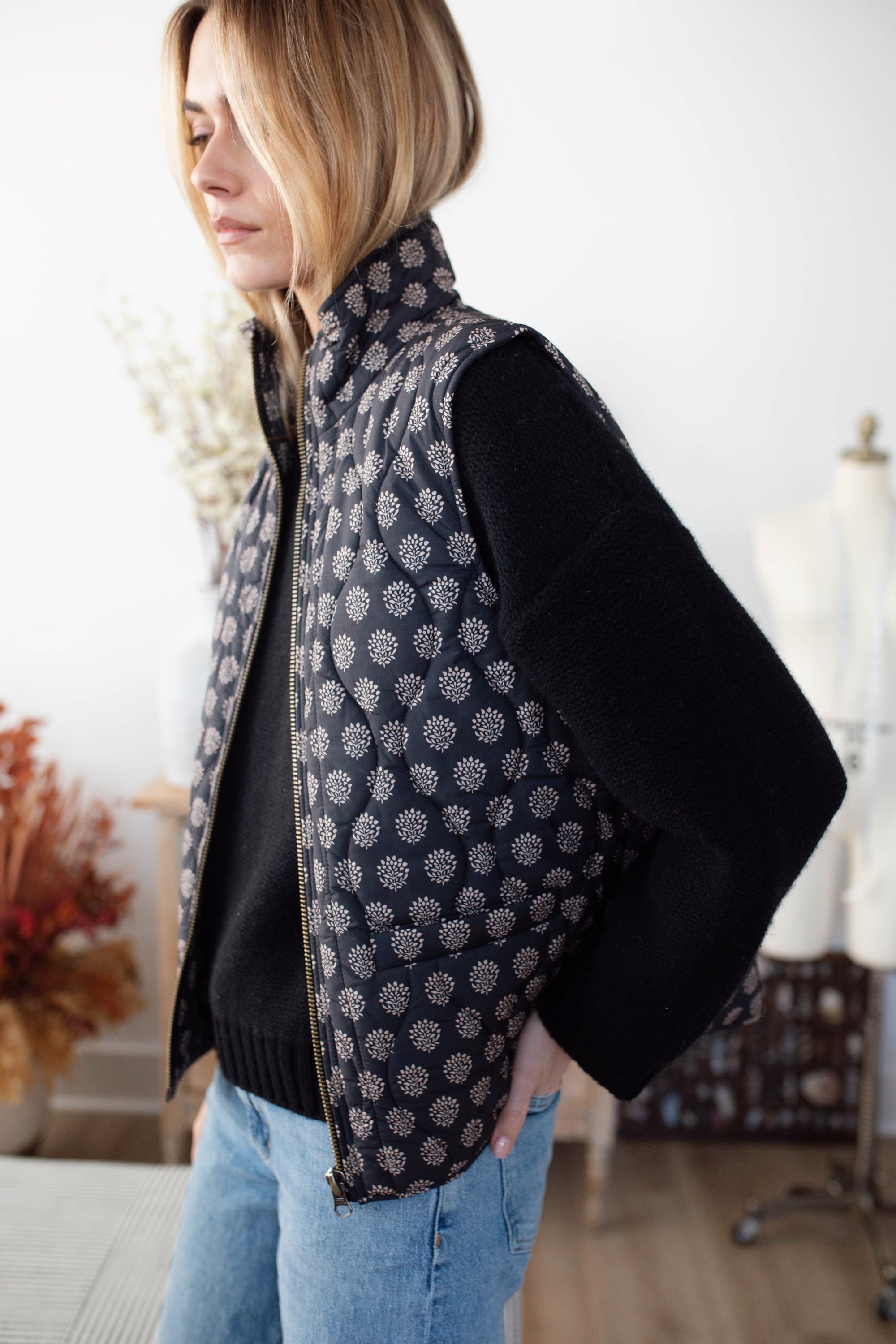 Printed Puffer Vest - Black Mini Meadow