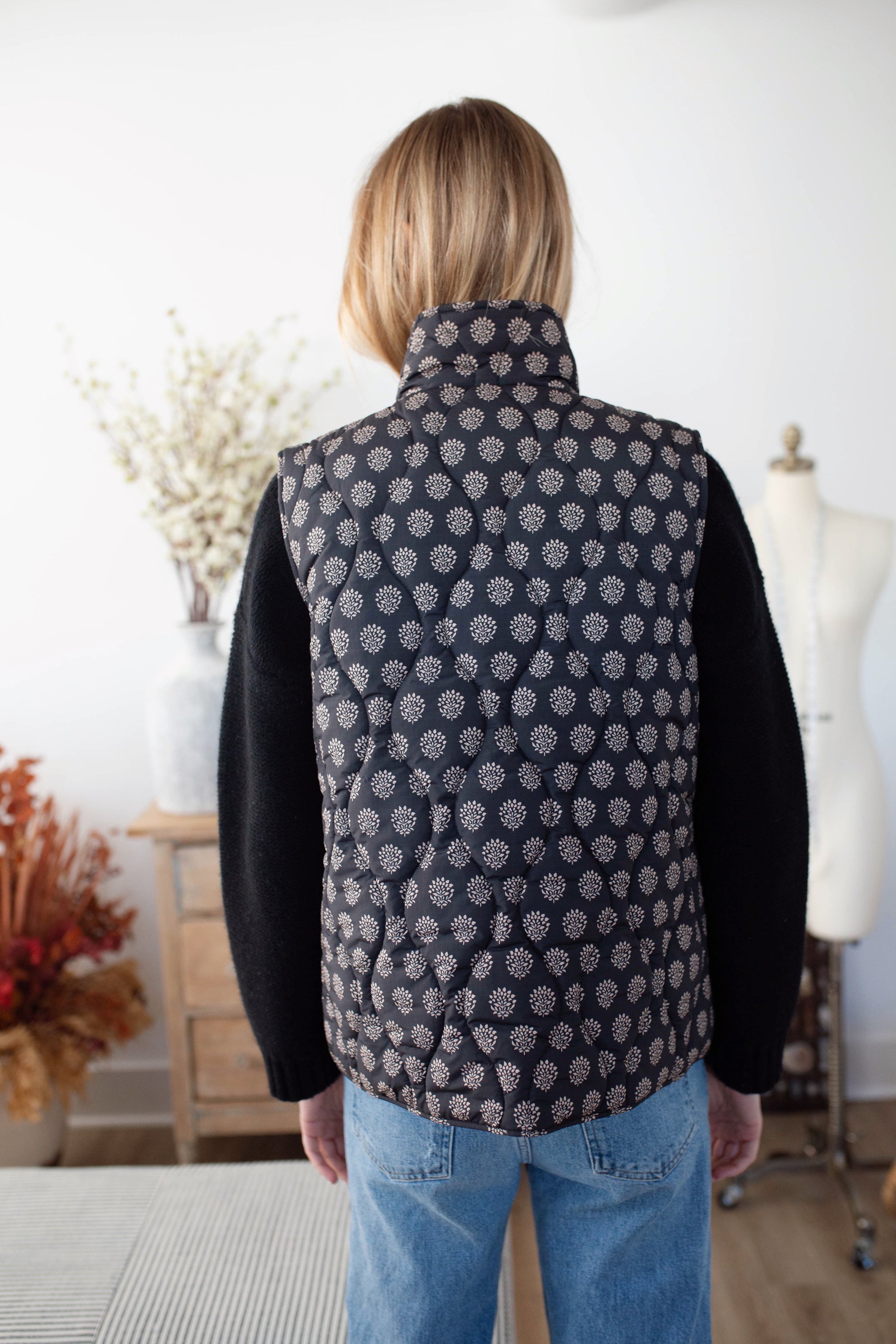 Printed Puffer Vest - Black Mini Meadow